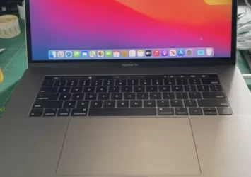 MacBook Pro 15inch Intel i9 32gb ram