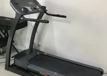 Large Motorised Treadmill for running with Incline Settings