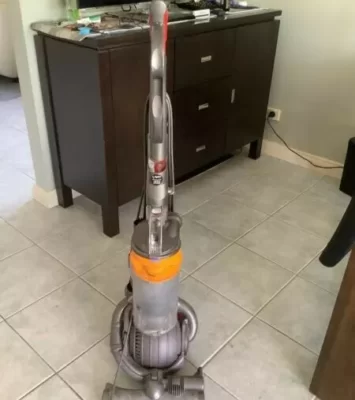 DYSON VACUUM CLEANER DC25