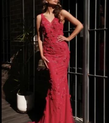 Wanted: Evening dress size 8 - colour Ruby