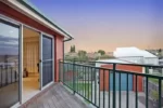 Upstairs Bedroom w Balcony - 5 Min Walk to Train Stn - Bills Included
