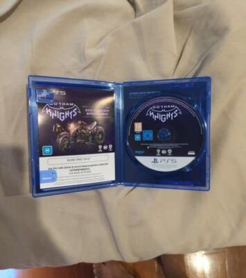 Gotham Knights PS5 Game free pin badge