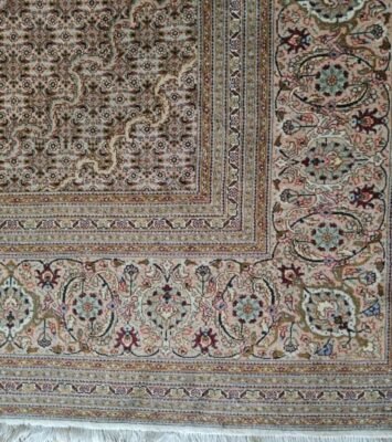 Tabriz Handmade Carpet/Rug, made in Persia (Iran) with silk inlay.