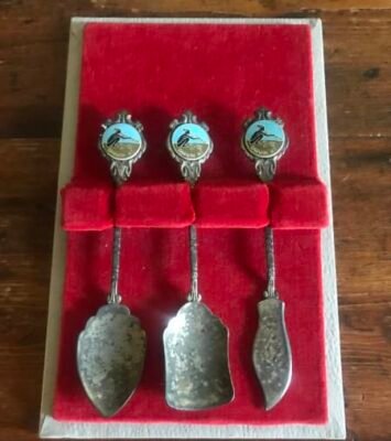 3 collector spoons from Darwin