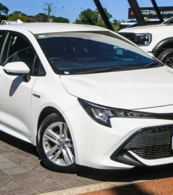 Best 2018 Toyota Corolla ZWE211R Ascent Sport E-CVT Hybrid Glacier White 10 Speed Constant Variable near me - North Lakes QLD