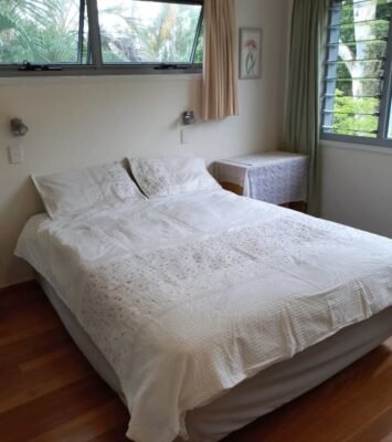 Best Quiet room in house near lake and National Park near me - Noosaville QLD