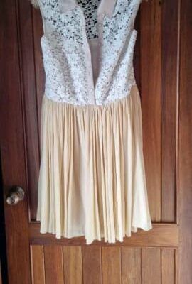 Best SIe 14 Laced Beige Flowy Coktail Dress near me - Seville Grove WA