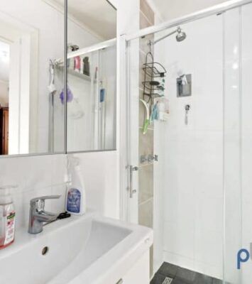 Best Single Room available in 4 bedroom house near me - Netley
