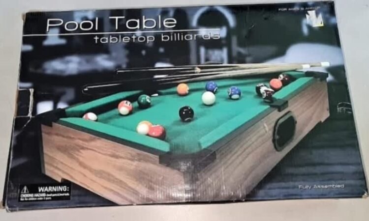 Tabletop Billiards / Table Top Pool Table